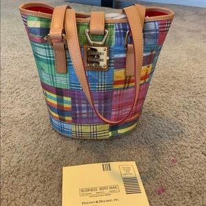 🐸Dooney & Bourke plaid tote🌻
